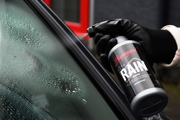 Wanneer breng je rain repellent op autoruiten aan voor maximaal effect?