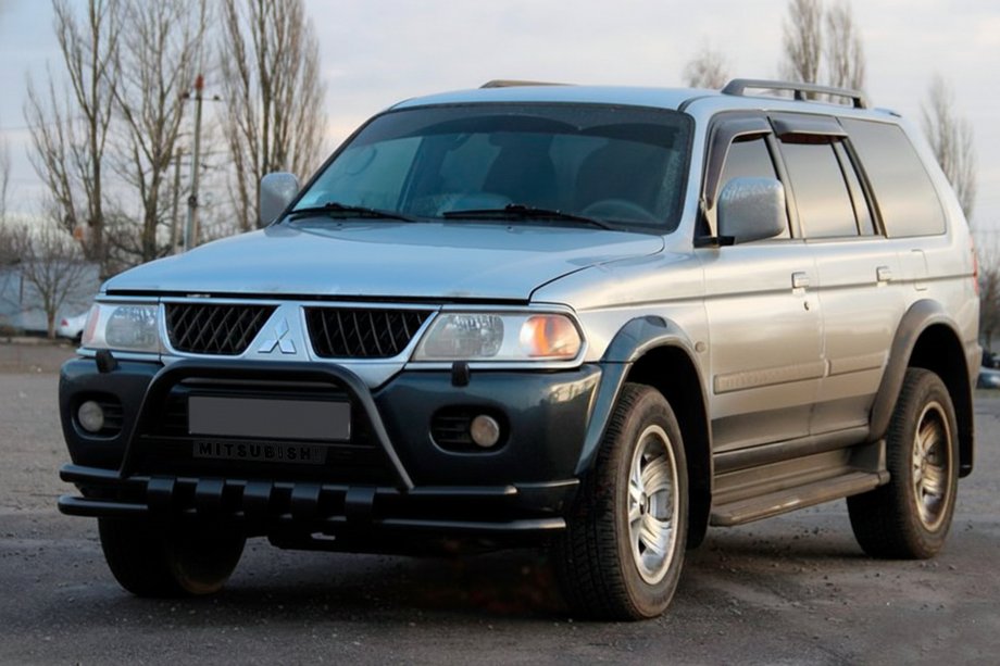 Mitsubishi Pajero Sport 1996–2007 Voorbullbar ST015WT Black (roestvrij staal) Image