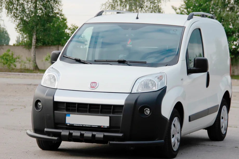 Fiat Fiorino/Qubo 2008–2024 Frontbeschermbeugel Shark Black (RVS) Image