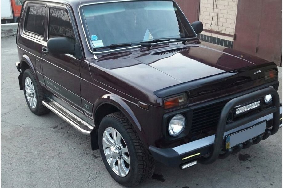 Lada Niva en Urban 1977– Bullbar QT006 Black (RVS) Image