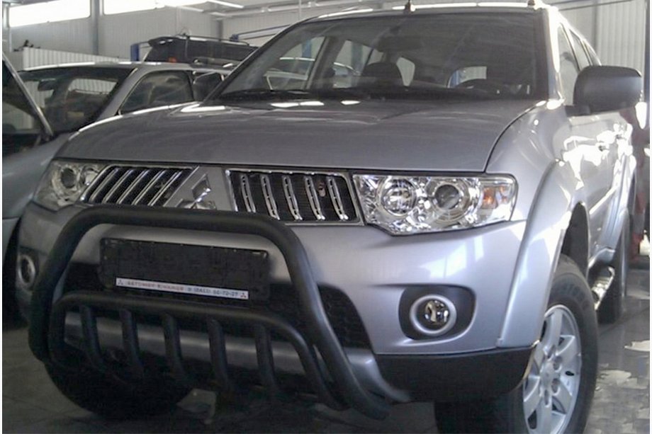 Mitsubishi Pajero Sport 2008–2015 Voorkantbescherming WT002 Black (RVS) Foto 3