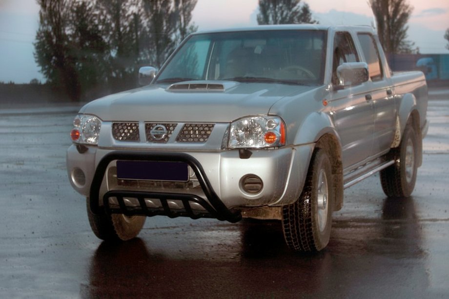 Nissan NP300 1999–2015 Bullbar WT002 Black (roestvrij staal) Image