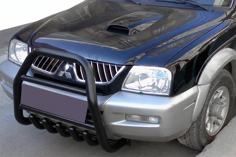 Mitsubishi L200 1996–2006 Bullbar QT007 Black (roestvrij staal) Image