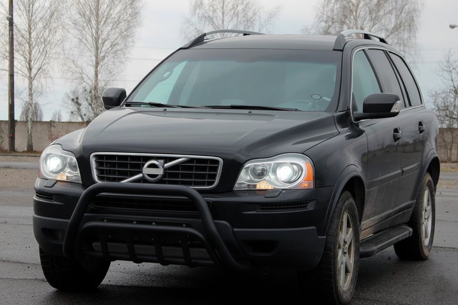 Volvo XC90 2002–2014 Voor bullbar WT002 Black (roestvrij staal) Image