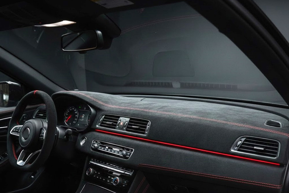 Welk materiaal voor het herbekleden van het dashboard: leer, alcantara of kunstleer?