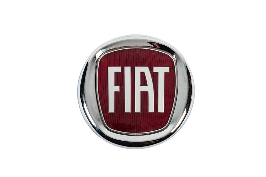 Fiat Embleem (rood, met bevestiging) 120 mm Image