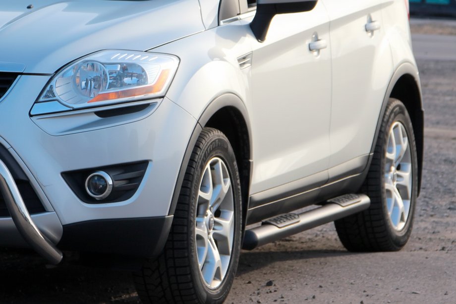 Ford Kuga 2008–2013 Rechte sidebars Black (2 stuks, RVS) Image