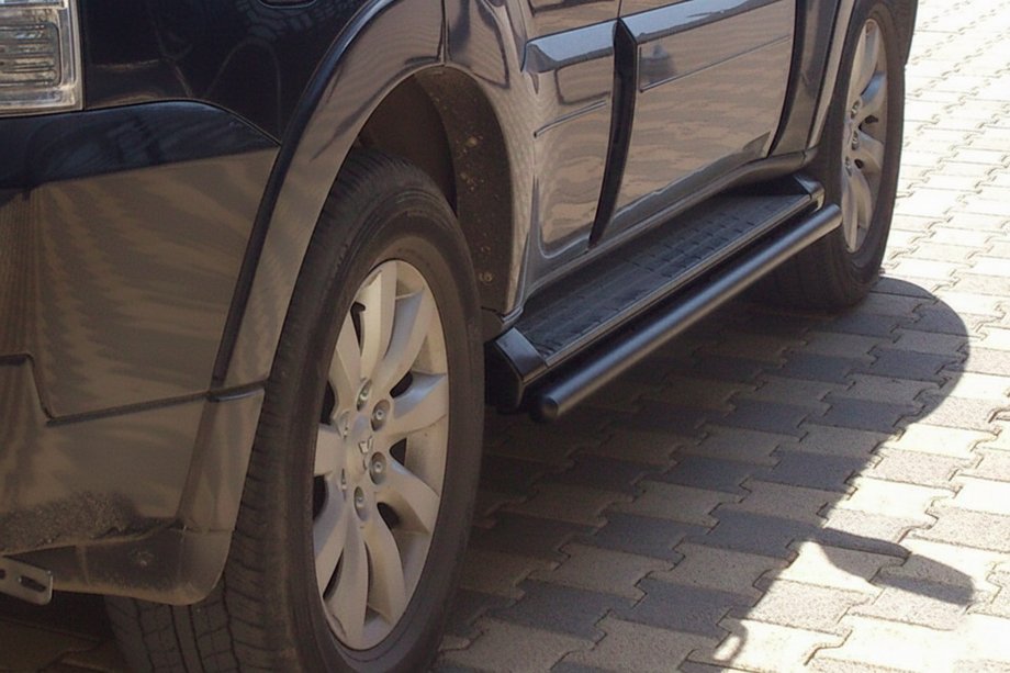 Mitsubishi Pajero Wagon III 1999–2006 Sidebars OEM-montage Black (2 stuks, RVS) Image
