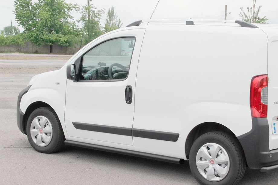 Peugeot Bipper 2008–2017 Sidebars Ø60 Black (2 stuks, RVS) Image