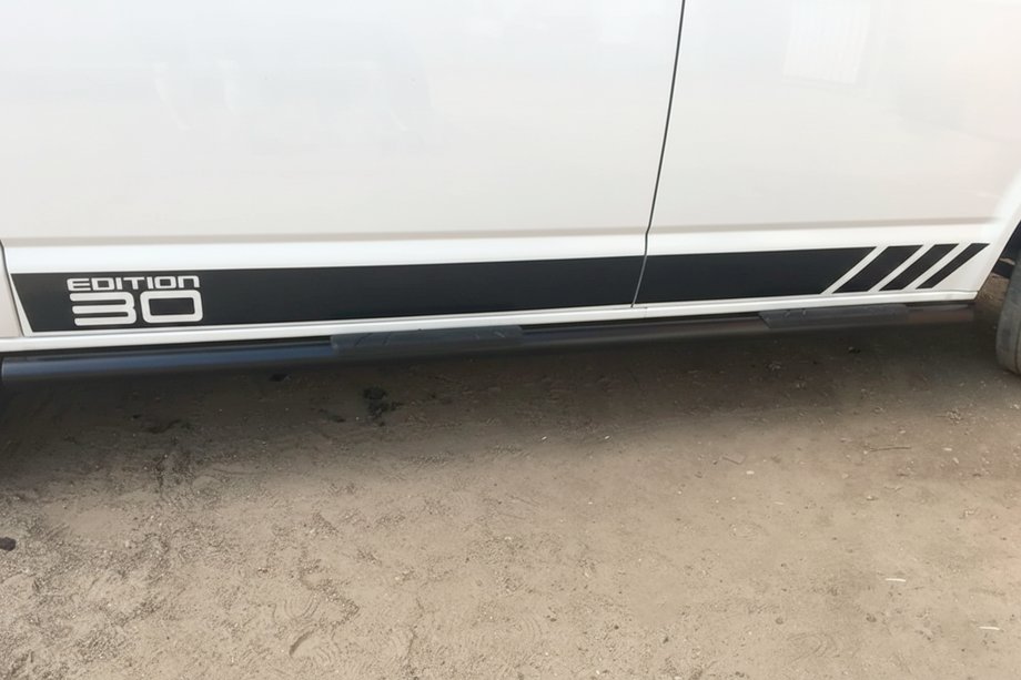 Volkswagen T5 Transporter 2003–2010 Sidebars Black (2 st., RVS) 70 mm, lange wielbasis Foto 11