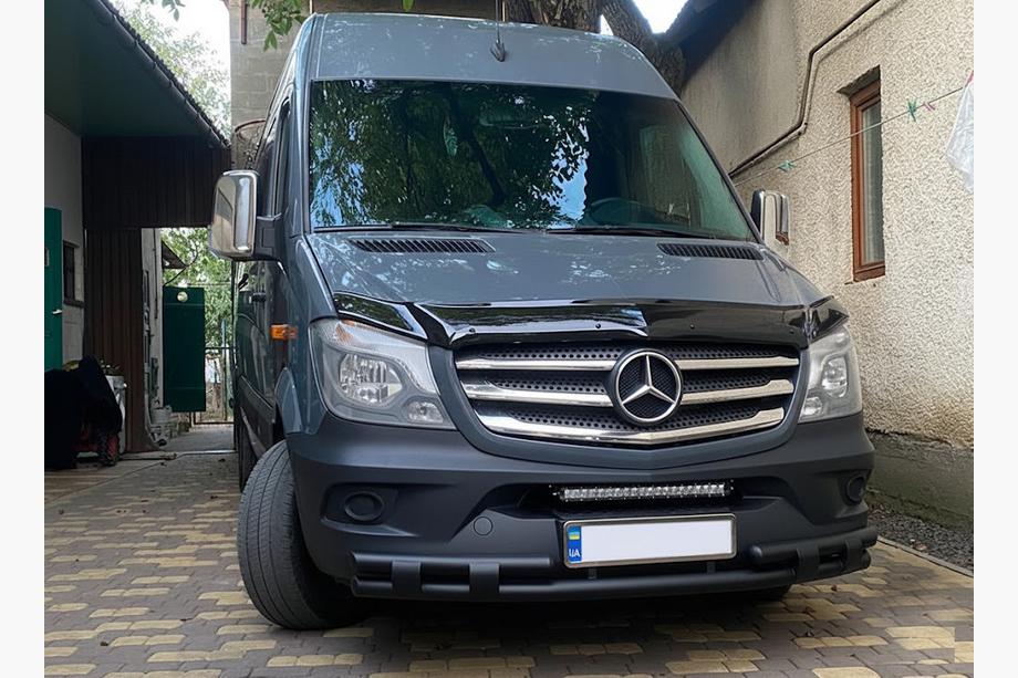 Mercedes Sprinter W906 2006–2018 Voorste onderste beschermbeugel Shark Black (RVS) Vanaf 2013 Foto 2