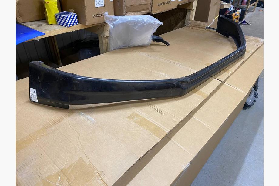 Volkswagen Jetta 2011–2018 Outlet Front lip spoiler DPT V-1 (2014-2018, hoogglans zwart) Foto 3