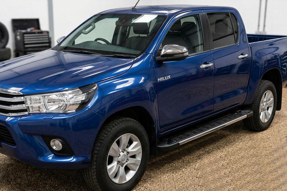 Toyota Hilux 2015– Zijtreden RedLine V1 (2 stuks, aluminium) Image