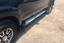 Toyota Hilux 2006–2015 Side steps Allmond Grey (2 stuks, aluminium) foto 1