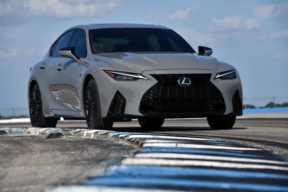 Lexus IS 500: krachtige sportsedan met atmosferische V8