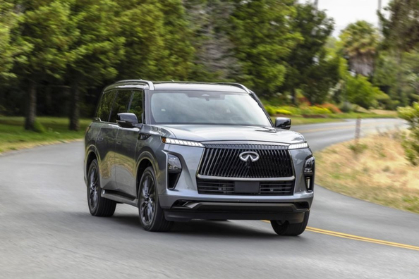 Infiniti QX80 van de 2e generatie: specs, uitrusting, foto's