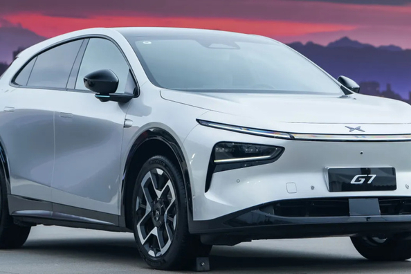 Review van XPeng G7: slimme elektrische crossover met AI-technologieën Foto 2