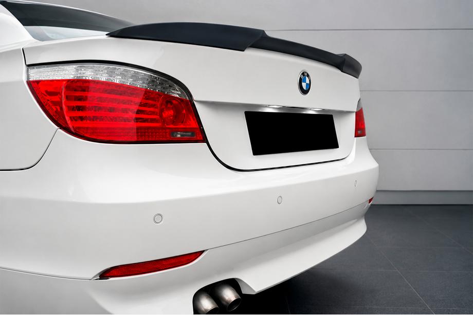 BMW 5 Serie E60/E61 2003–2010 M4-Style V-2 spoiler (hoogglans zwart) Image