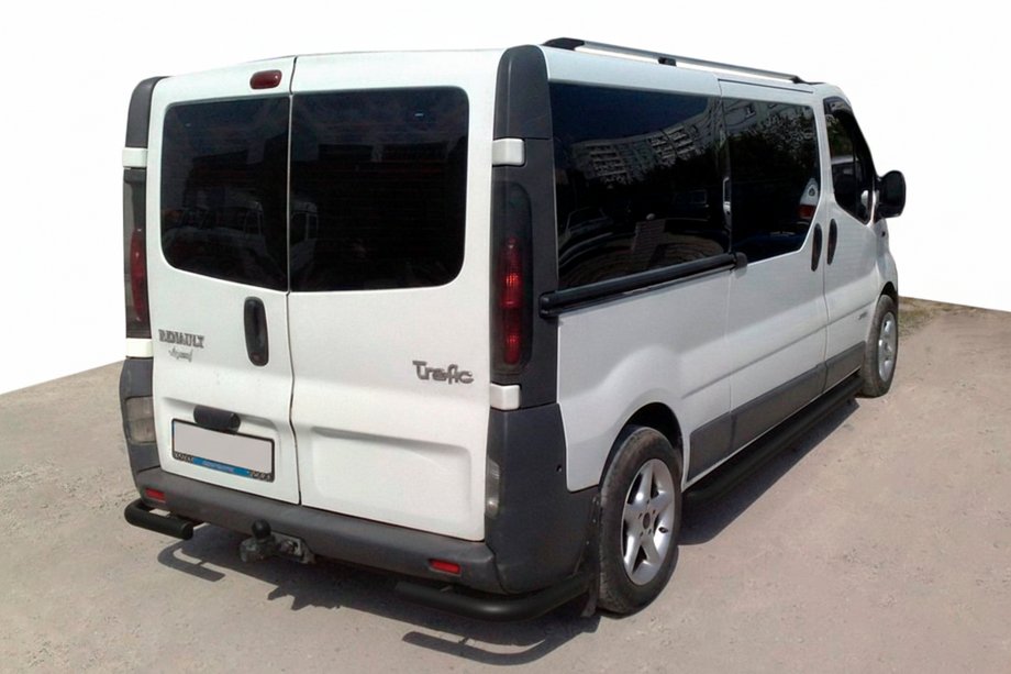 Nissan Primastar 2002–2014 Achterhoeken AK003 Black (RVS) Foto 1