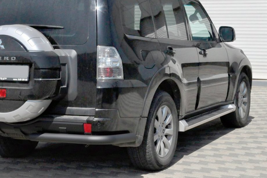 Mitsubishi Pajero Wagon IV 2006–2021 Achterbeschermbeugel AK003 Black (RVS) Image