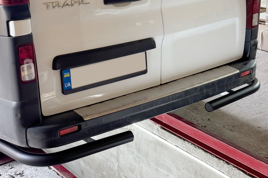 Renault Trafic 2015– Achterhoekbeugels Black (2 st., RVS) Image