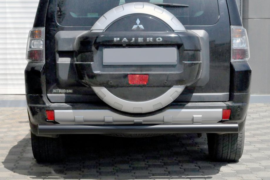 Mitsubishi Pajero Wagon III 1999–2006 Achterbeschermbeugel AK002 Black (RVS) Image