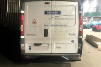 Renault Trafic 2001–2015 Achterbeschermbeugel AK006 Black (RVS) foto 3