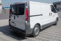 Renault Trafic 2001–2015 Achterbumperbescherming met hoeken, zwart (RVS) foto 1