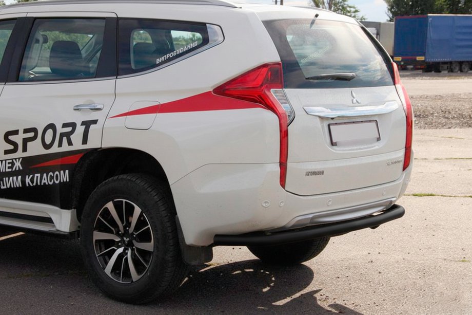 Mitsubishi Pajero Sport 2015– Achterbeschermbeugel AK005 Black (RVS) Image