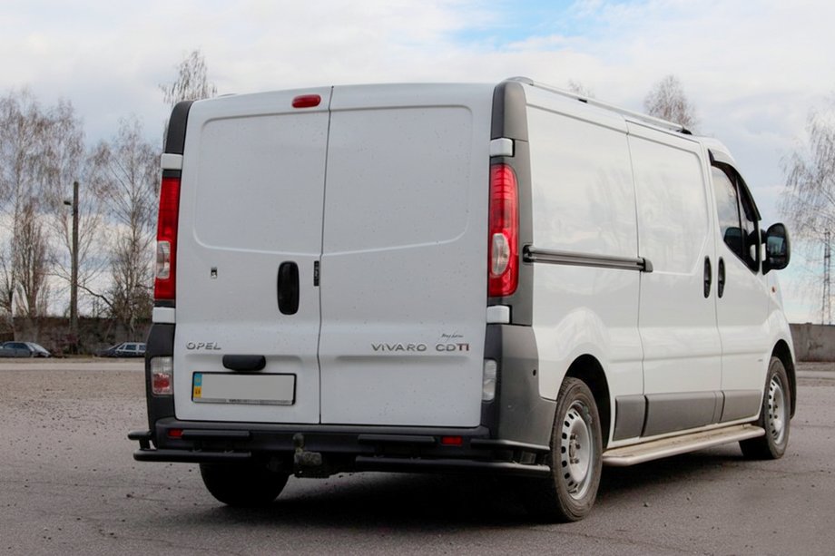 Nissan Primastar 2002–2014 Achterbeschermbeugel AK003-Plus-2 Black (RVS) Image