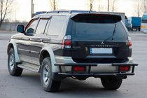 Mitsubishi Pajero Sport 1996–2007 Achterbeschermbeugel AK-Special Black (RVS) foto 2