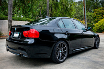BMW 3-serie E90/E91 2005–2011 M-Sport bodykit (voor E90 2008-2011) Enkele uitlaat met uitlaten links en rechts foto 3