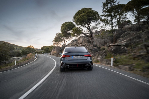 Review Audi RS3 Sedan: compacte hot sedan met legendarische vijfcilinder Foto 3