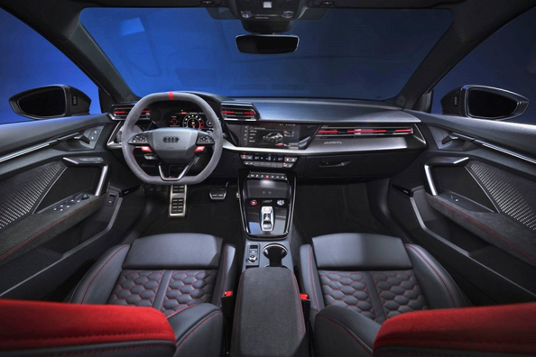 Review Audi RS3 Sedan: compacte hot sedan met legendarische vijfcilinder Foto 5