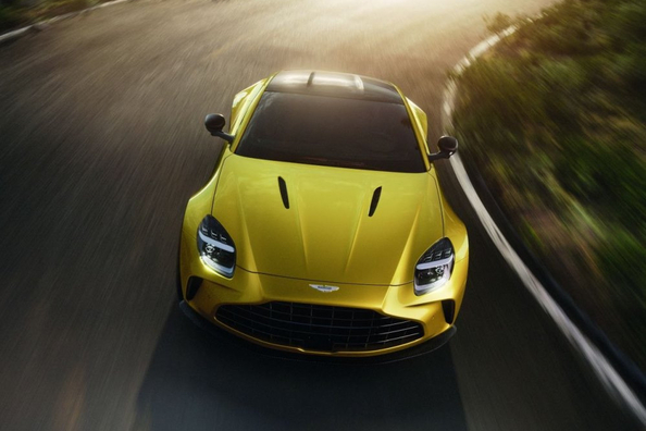 Review van de Britse sportwagen Aston Martin Vantage 2025