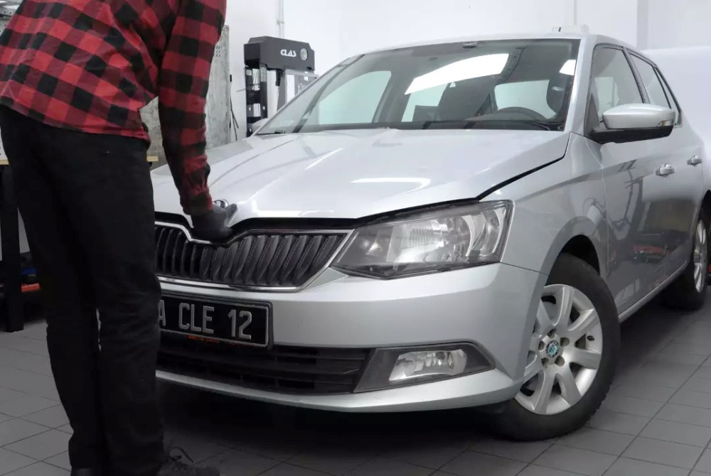 Skoda Fabia: motorkap openen? Stapsgewijze handleiding