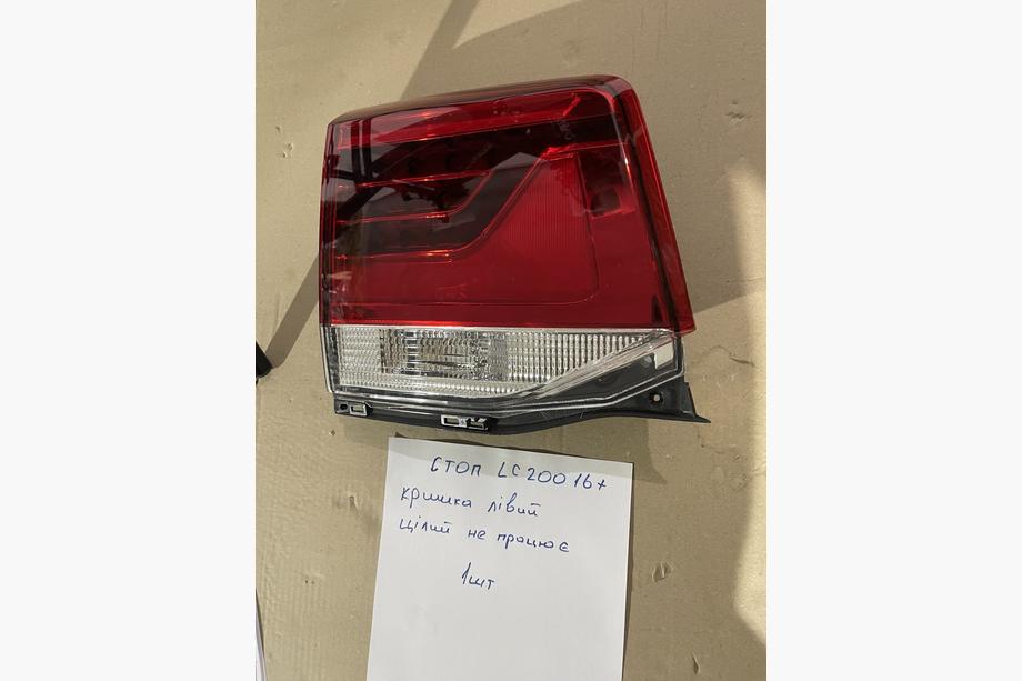 Toyota Land Cruiser 200 2007–2021 Afgeprijsd Achterlicht links binnen 2016-2021 (OEM-standaard) (voor kofferklep) (heel, werkt niet) Foto 1