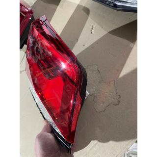 B-keus Achterlicht links binnen 2016-2021 (OEM-standaard) (voor kofferklep) (gekraakt) Toyota Land Cruiser 200 2007–2021 foto 4