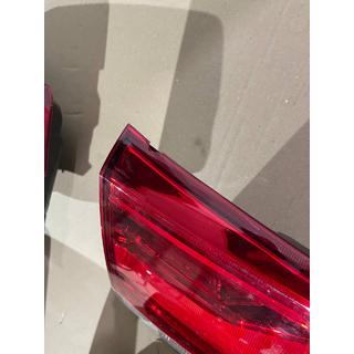 B-keus Achterlicht links binnen 2016-2021 (OEM-standaard) (voor kofferklep) (gekraakt) Toyota Land Cruiser 200 2007–2021 foto 3