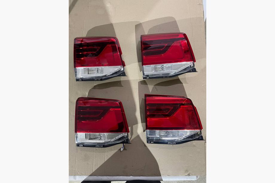 Toyota Land Cruiser 200 2007–2021 B-keus Achterlicht links binnen 2016-2021 (OEM-standaard) (voor kofferklep) (gekraakt) Image