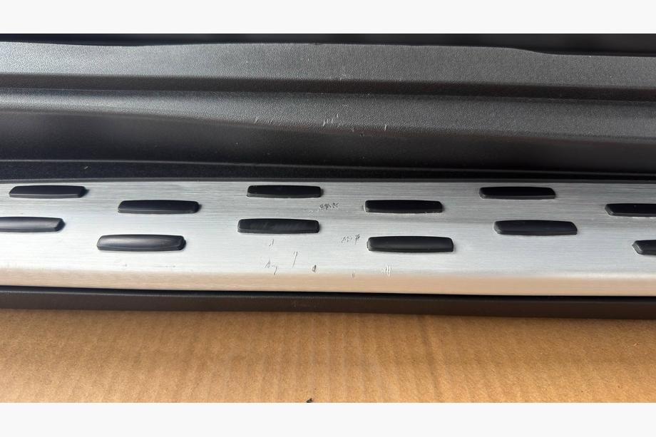 Kia Stonic 2017– Outlet Side steps – origineel design (zonder bouten, 2 stuks) Image