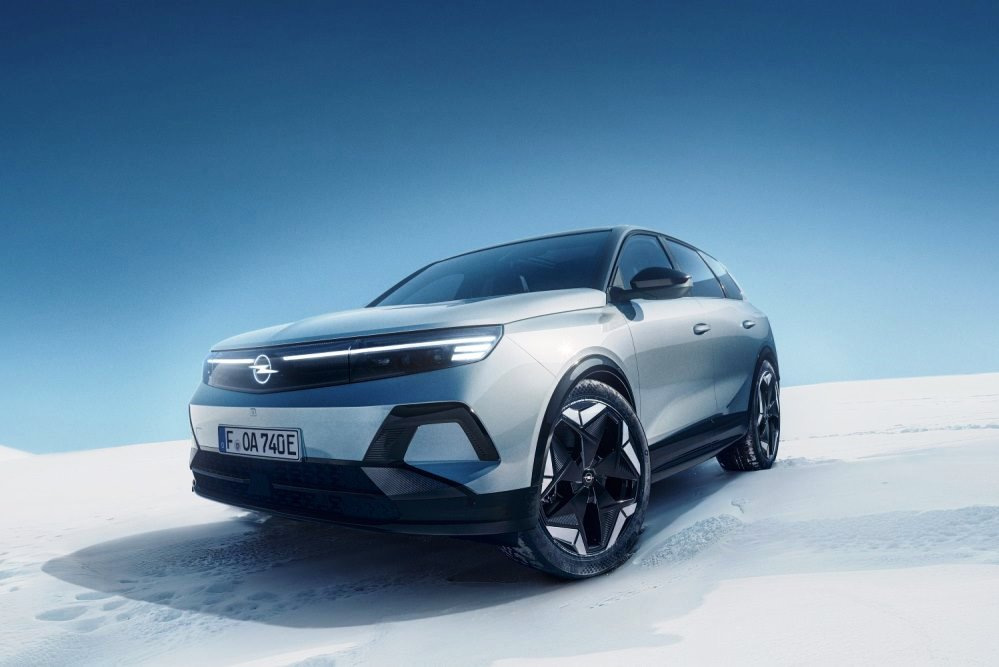 Review van de moderne elektrische crossover Opel Grandland Electric