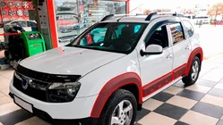 Renault Duster 2008–2017 Wielkastverbreders met sierlijsten EuroCap (12 st., glad, matzwart, ABS) foto 1