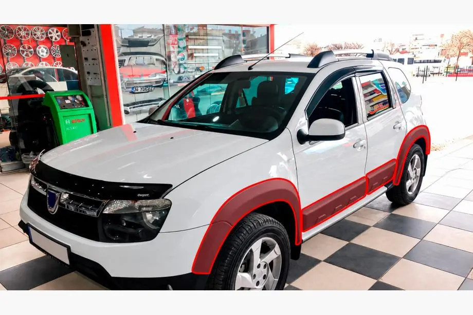 Renault Duster 2008–2017 Wielkastverbreders met sierlijsten EuroCap (12 st., glad, matzwart, ABS) Image