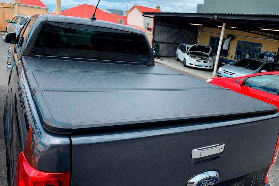 Toyota Hilux 2015– 3-delige laadbakafdekking (2020-) Image
