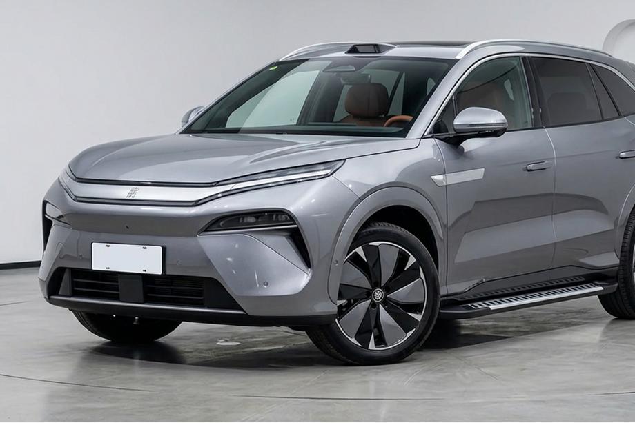 BYD Tang 2025– Side steps Line (2 stuks, aluminium) Foto 1