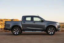 Isuzu D-Max 2019– Mevsim Grey side steps (2 stuks, aluminium) foto 1