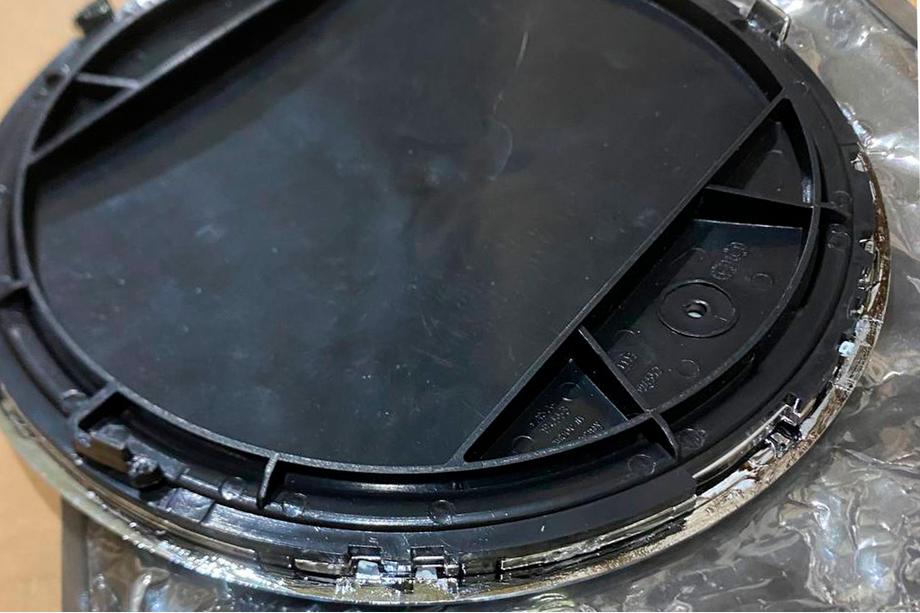Mercedes GLE Coupé C292 2015–2019 Afgeprijsd – frontembleem onder glas, chromen rand a0008880111 Foto 3