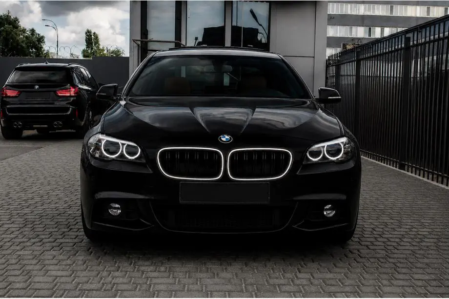 BMW 5 Serie F10/F11 2010–2016 BMW niergrilles M-look LED (glanzend zwart) Image