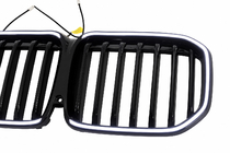 BMW X7 G07 2019– Niergrille 1 Bar LED (2019-2022, hoogglans zwart) foto 3
